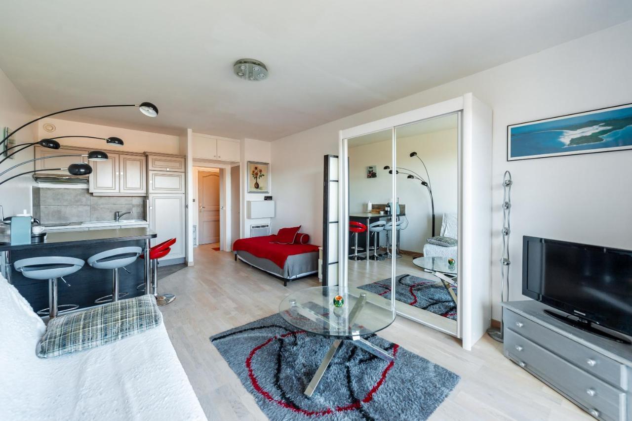 Grand Studio Avec Piscine Presqu'Ile De Giens 耶尔 外观 照片