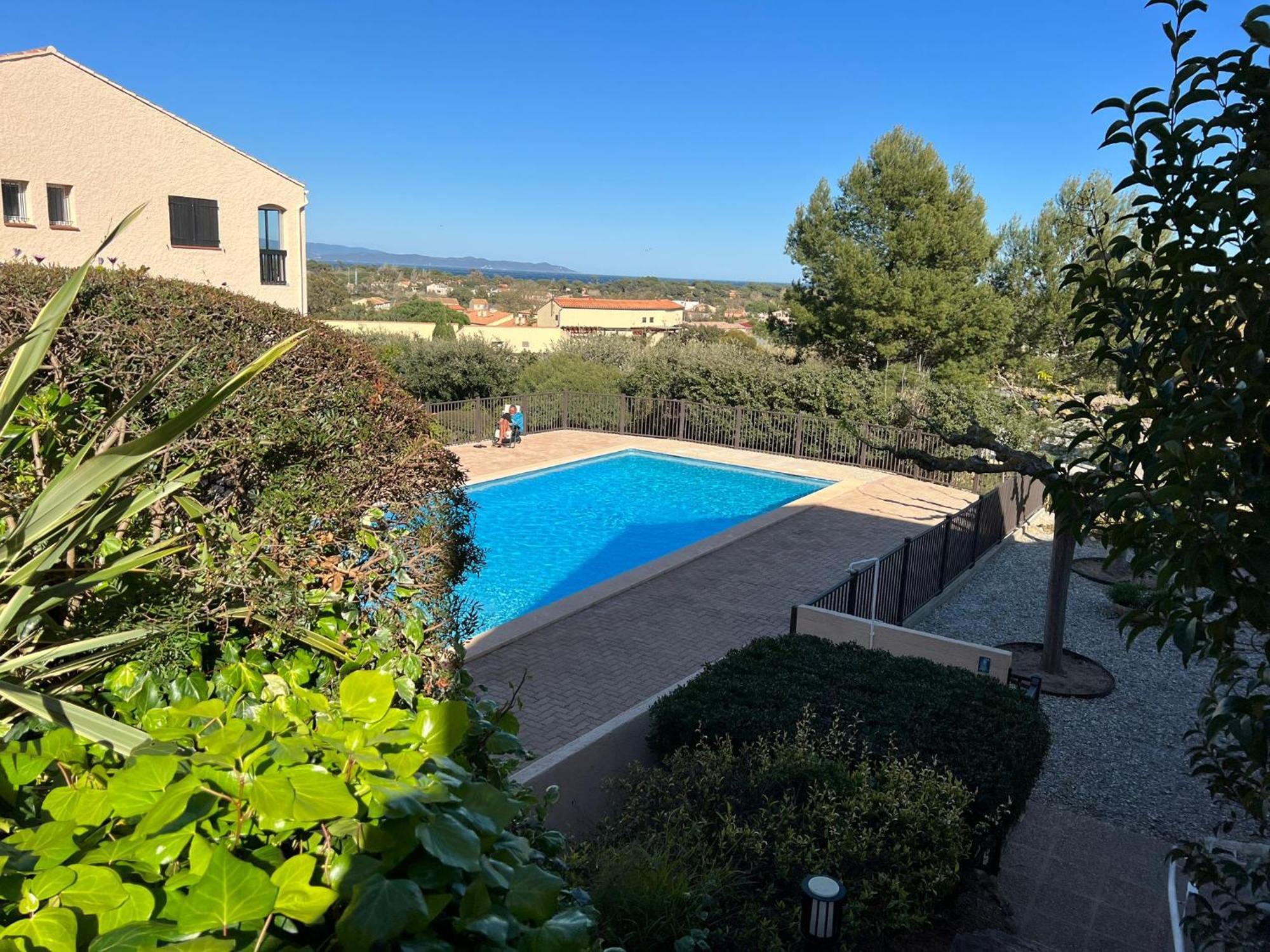 Grand Studio Avec Piscine Presqu'Ile De Giens 耶尔 外观 照片